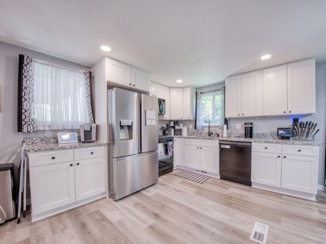 120 Elmwood Dr, Shaler, PA 15116
