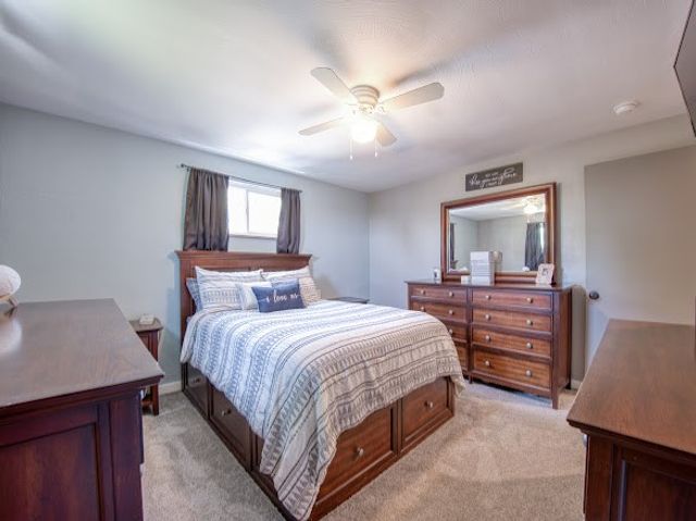 120 Elmwood Dr, Shaler, PA 15116