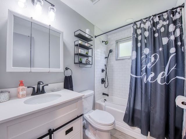 120 Elmwood Dr, Shaler, PA 15116