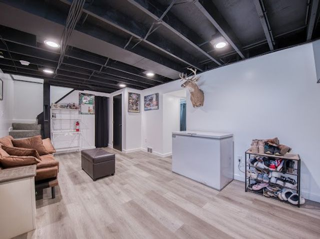 120 Elmwood Dr, Shaler, PA 15116