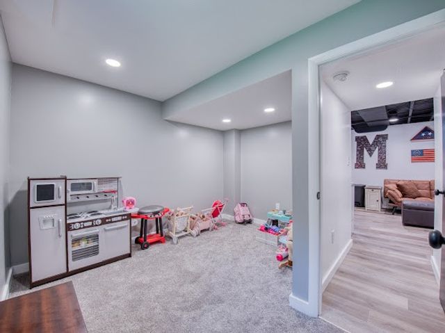 120 Elmwood Dr, Shaler, PA 15116