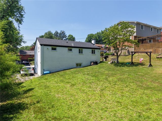 120 Elmwood Dr, Shaler, PA 15116