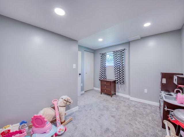 120 Elmwood Dr, Shaler, PA 15116
