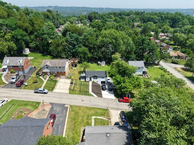 120 Elmwood Dr, Shaler, PA 15116
