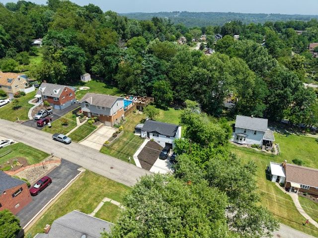 120 Elmwood Dr, Shaler, PA 15116