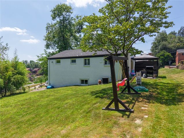 120 Elmwood Dr, Shaler, PA 15116