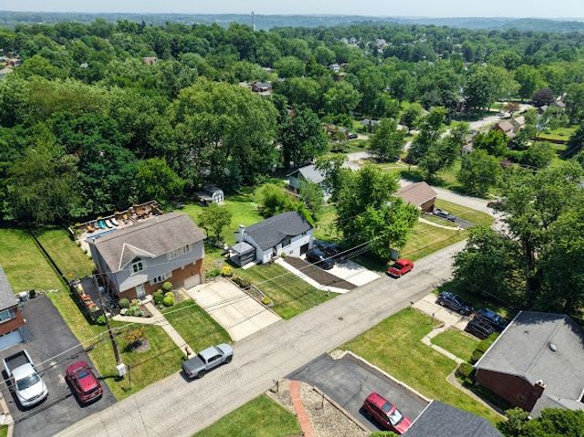 120 Elmwood Dr, Shaler, PA 15116