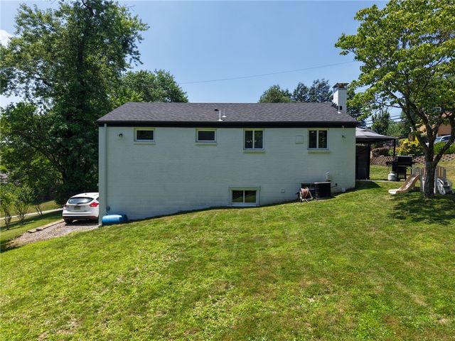 120 Elmwood Dr, Shaler, PA 15116