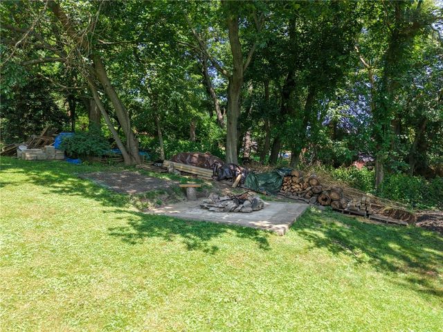 120 Elmwood Dr, Shaler, PA 15116
