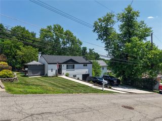 120 Elmwood Dr, Shaler, PA 15116
