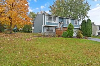 201 Woodmont Drive, Camillus, NY 13031