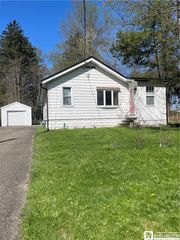 212 Elmcrest Avenue, Busti, NY 14750