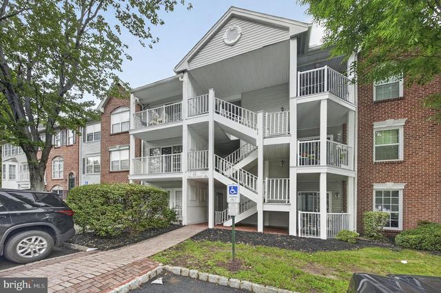 76 CHAMBORD CT, Hamilton, NJ 08619