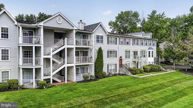 76 CHAMBORD CT, Hamilton, NJ 08619
