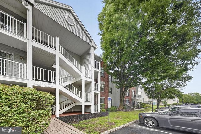 76 CHAMBORD CT, Hamilton, NJ 08619