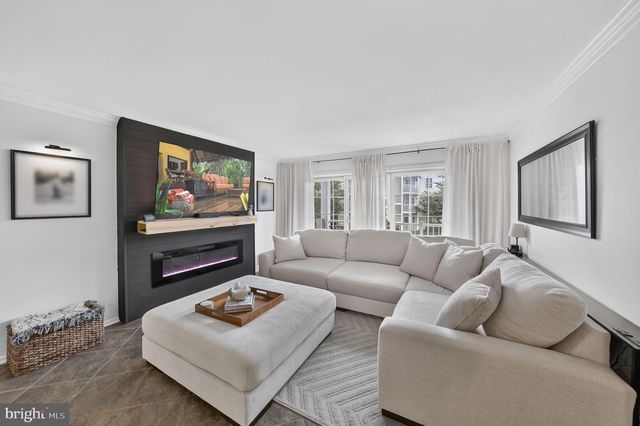 76 CHAMBORD CT, Hamilton, NJ 08619