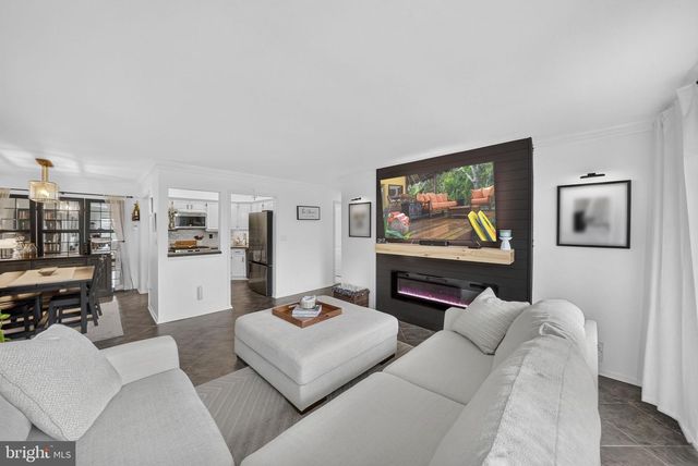 76 CHAMBORD CT, Hamilton, NJ 08619