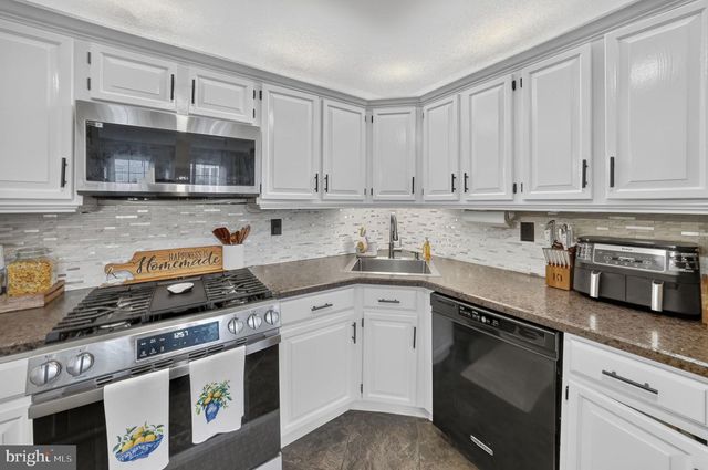 76 CHAMBORD CT, Hamilton, NJ 08619
