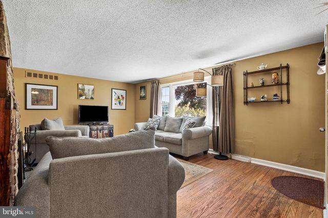 101 N HILLTOP, Southampton, PA 18966