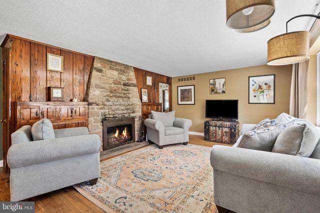 101 N HILLTOP, Southampton, PA 18966