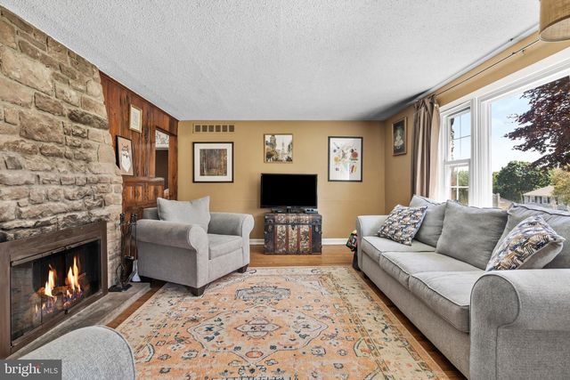 101 N HILLTOP, Southampton, PA 18966