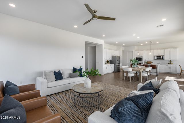 825 E PERDIDO Way, Phoenix, AZ 85086