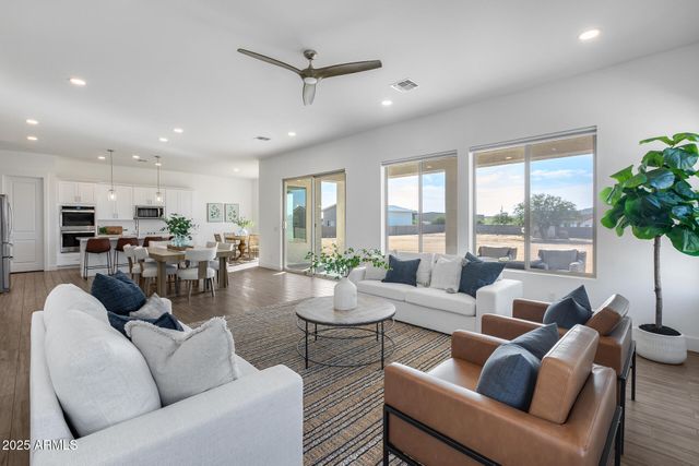 825 E PERDIDO Way, Phoenix, AZ 85086