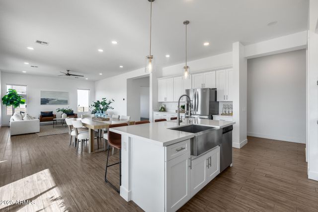 825 E PERDIDO Way, Phoenix, AZ 85086