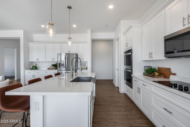 825 E PERDIDO Way, Phoenix, AZ 85086