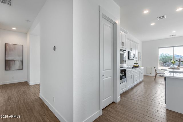 825 E PERDIDO Way, Phoenix, AZ 85086