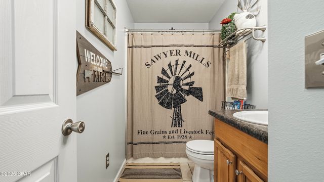 11086 NW Faircloth Road, Bristol, FL 32321