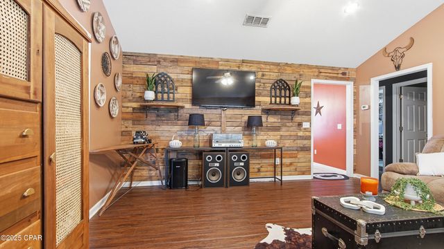 11086 NW Faircloth Road, Bristol, FL 32321