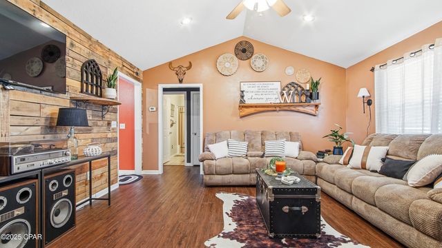 11086 NW Faircloth Road, Bristol, FL 32321