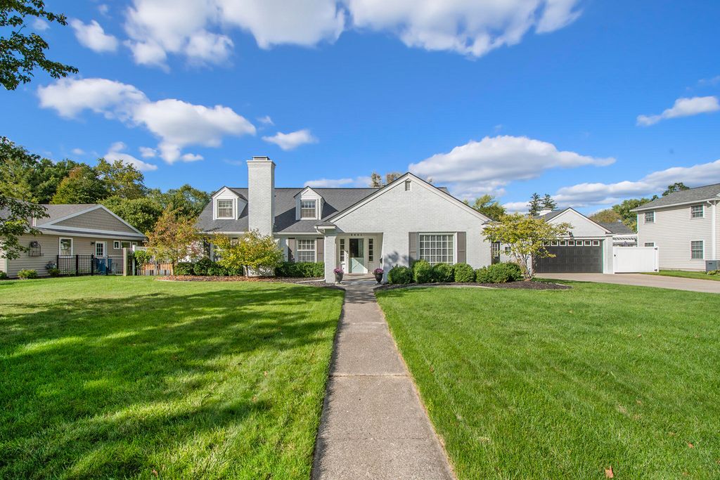 2821 Elmwood Drive Se, East Grand Rapids, MI 49506