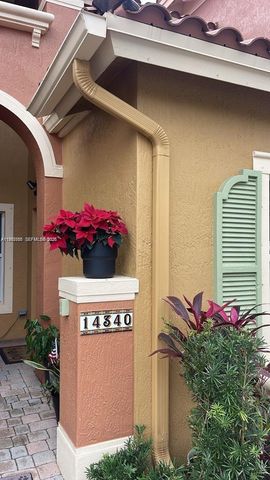 1083 SW 160 ave 1206, Pembroke Pines, FL 33027