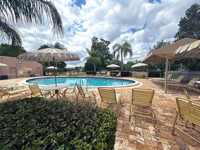 8818 W Mcnab Road 303, Tamarac, FL 33321