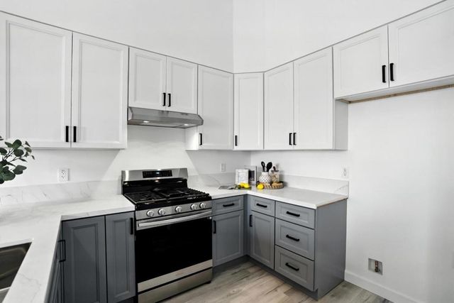889 McLellan Drive 306, South San Francisco, CA 94080