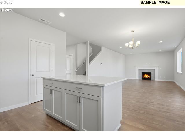 528 E Wilson St, Carlton, OR 97111