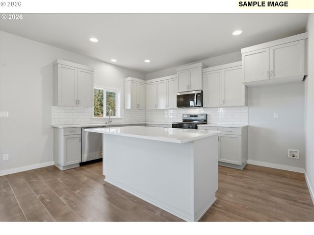 528 E Wilson St, Carlton, OR 97111