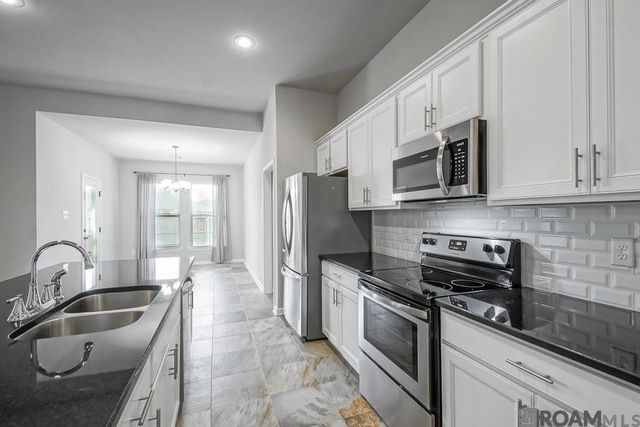 32463 Curtis Cove Ln, Denham Springs, LA 70706