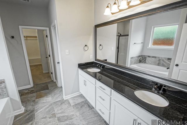32463 Curtis Cove Ln, Denham Springs, LA 70706