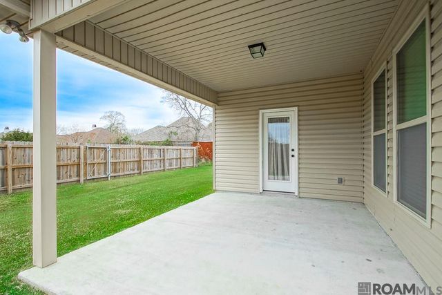 32463 Curtis Cove Ln, Denham Springs, LA 70706