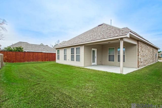 32463 Curtis Cove Ln, Denham Springs, LA 70706