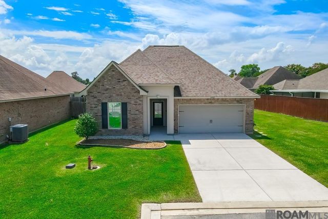32463 Curtis Cove Ln, Denham Springs, LA 70706