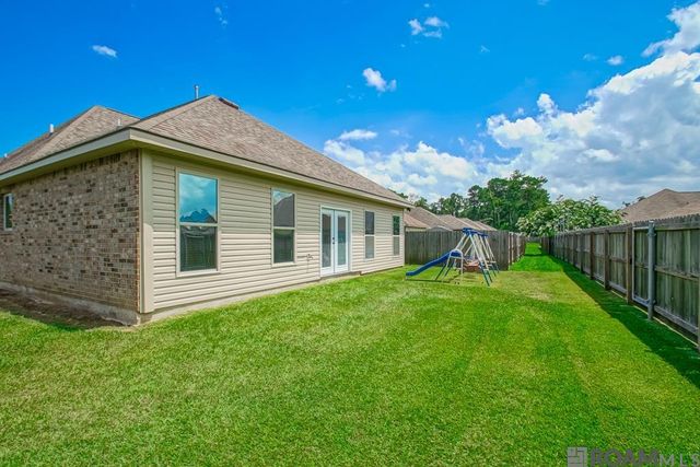 32463 Curtis Cove Ln, Denham Springs, LA 70706