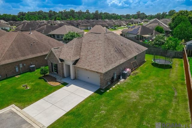 32463 Curtis Cove Ln, Denham Springs, LA 70706