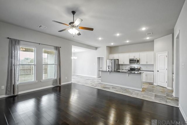 32463 Curtis Cove Ln, Denham Springs, LA 70706