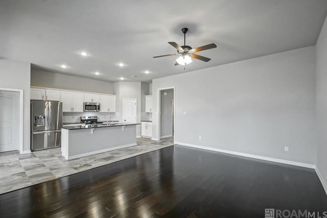 32463 Curtis Cove Ln, Denham Springs, LA 70706
