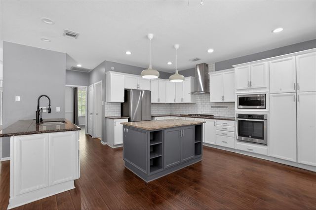 19 Heather Wisp, The Woodlands, TX 77381