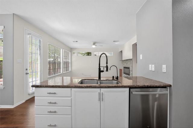 19 Heather Wisp, The Woodlands, TX 77381